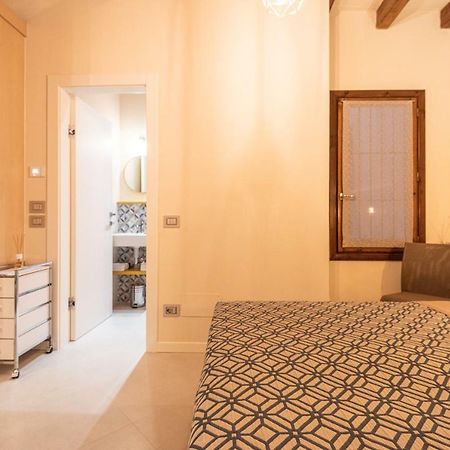 דסנזאנו דל גארדה Dreamy Apartment Tre Corone Old Town מראה חיצוני תמונה