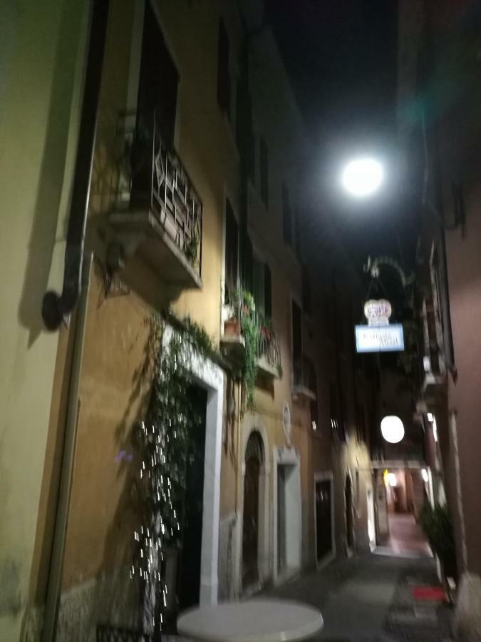 דסנזאנו דל גארדה Dreamy Apartment Tre Corone Old Town מראה חיצוני תמונה